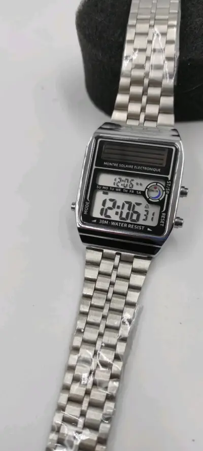 Reloj digital solar resistente al agua - miniatura 1