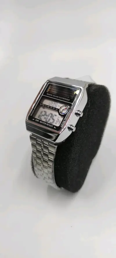Reloj digital solar resistente al agua - miniatura 2