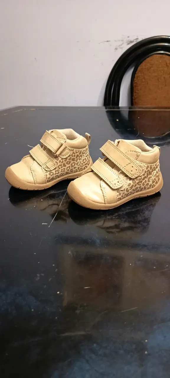 Zapatos de bebé color animal print con velcro - 2