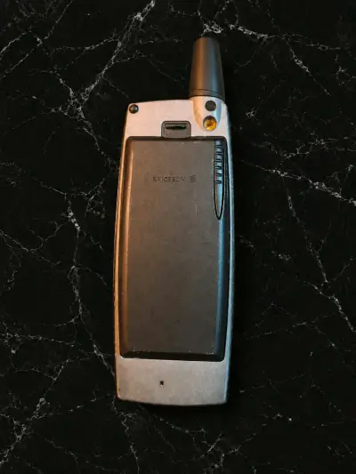 Teléfono Ericsson R380 clásico vintage - miniatura 2