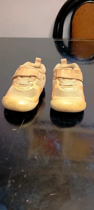 Zapatos de bebé color rosa con velcro - miniatura 1