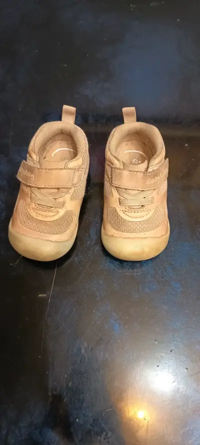 Zapatos de bebé color rosa con velcro - miniatura 2