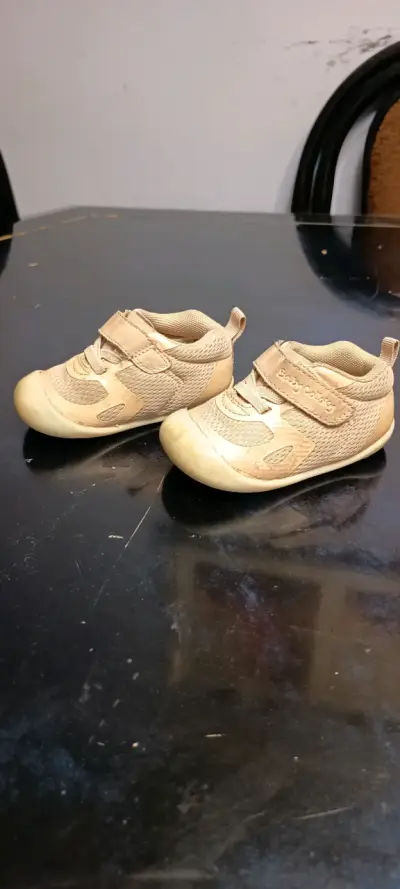 Zapatos de bebé color rosa con velcro - miniatura 3