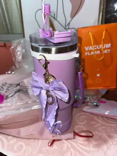 Termo morado con diseño de lazo y llavero - miniatura 1