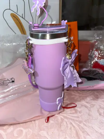 Termo morado con diseño de lazo y llavero - miniatura 2
