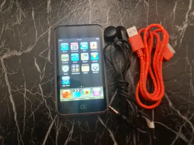 iPod Touch con accesorios y cable USB (8 gb) - miniatura 1