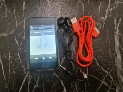 iPod Touch con accesorios y cable USB (8 gb) - miniatura 2