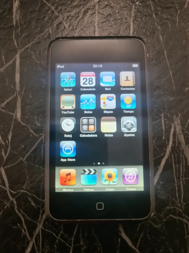iPod Touch con accesorios y cable USB (8 gb) - 4