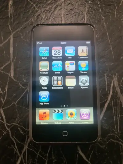 iPod Touch con accesorios y cable USB (8 gb) - miniatura 4