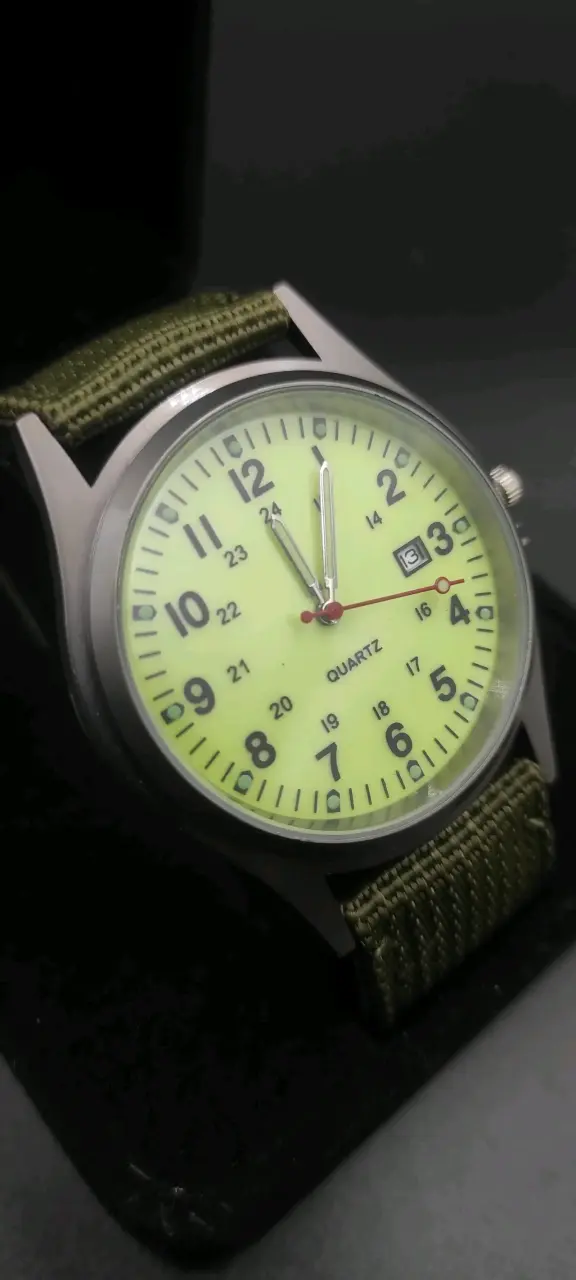 Reloj de pulsera militar con correa verde - 1