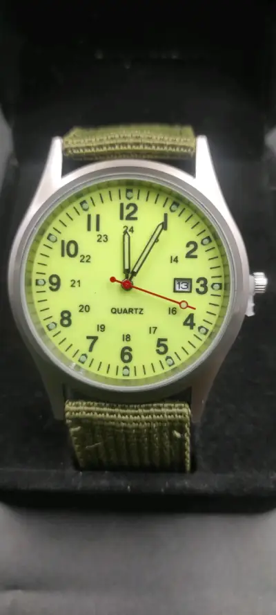 Reloj de pulsera militar con correa verde - miniatura 3