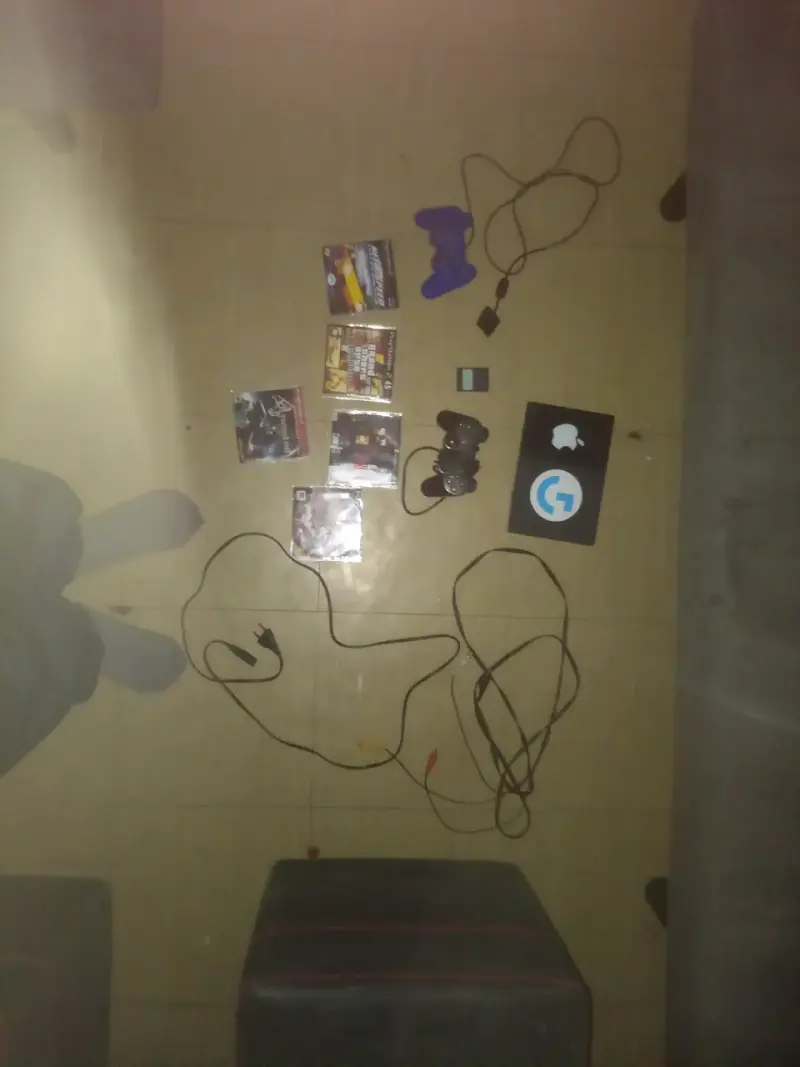 Lote de videojuegos y accesorios para consola - 1