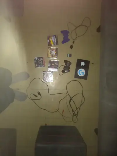 Lote de videojuegos y accesorios para consola - miniatura 1