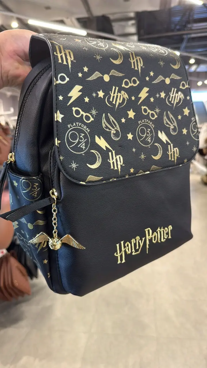 Mochila Harry Potter negra con diseño dorado - 2