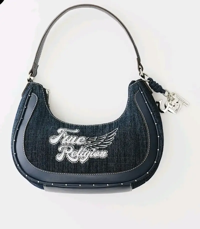 Bolso de mezclilla True Religion con detalles brillantes