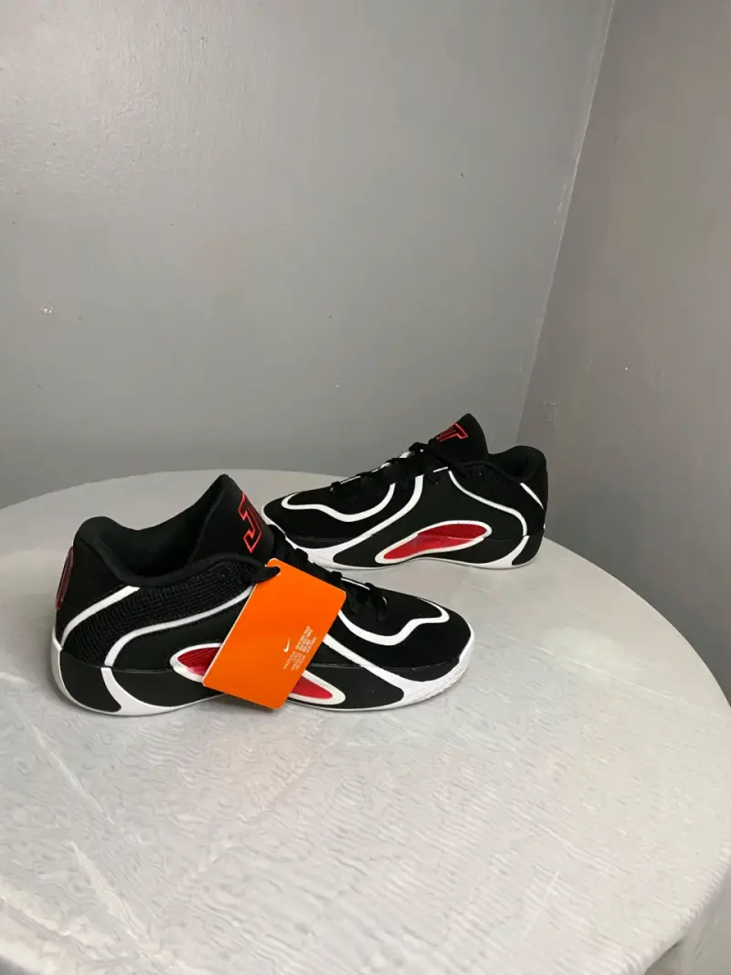 Zapatillas deportivas negras y rojas Jordan - 5