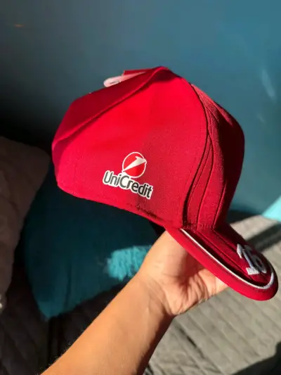 Gorra Ferrari roja con logo y número 16 - miniatura 2