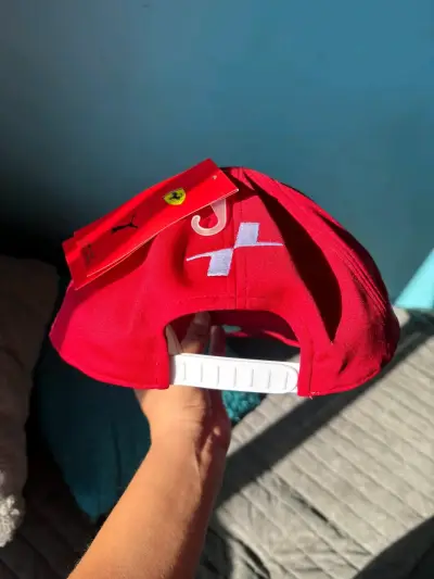 Gorra Ferrari roja con logo y número 16 - miniatura 5