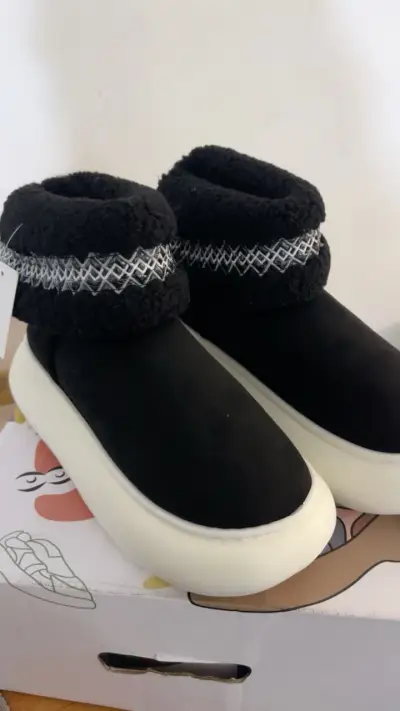 Botines negros con forro de lana - miniatura 1