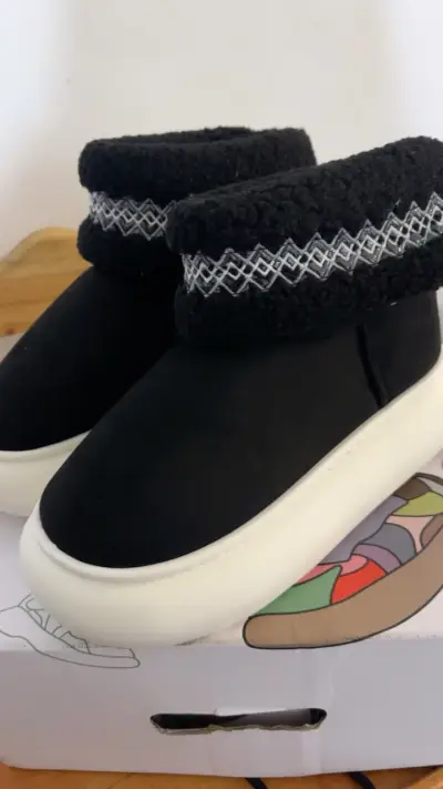 Botines negros con forro de lana - miniatura 2