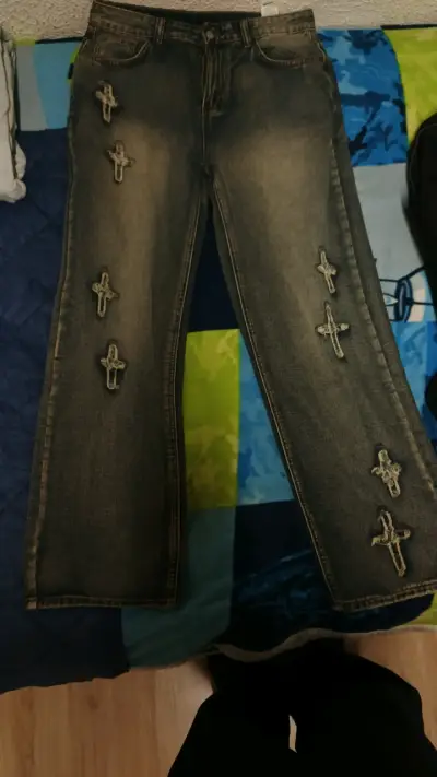 Jeans con diseño de cruces desgastados - miniatura 3