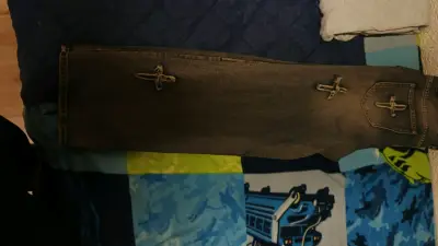 Jeans con diseño de cruces desgastados - miniatura 4