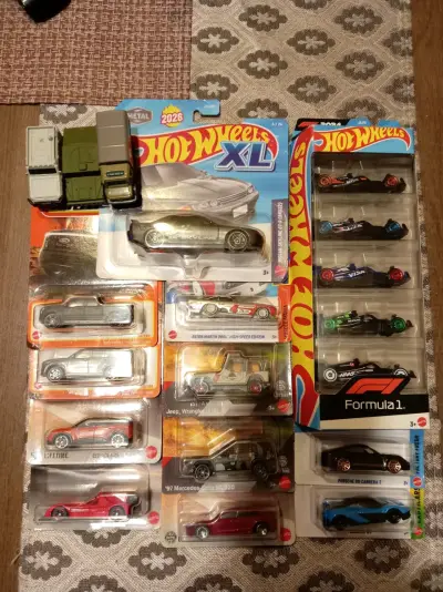 Lote de 19 autos Hot Wheels y Matchbox - miniatura 1