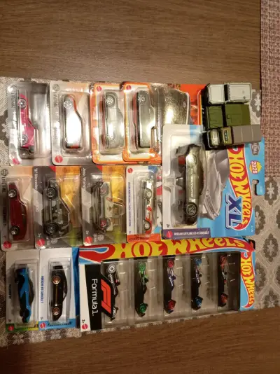 Lote de 19 autos Hot Wheels y Matchbox - miniatura 2