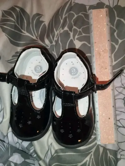 Zapatos de charol negro para niña con estrellas - miniatura 3
