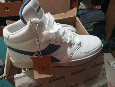 Zapatillas deportivas Diadora blancas y azules - miniatura 2
