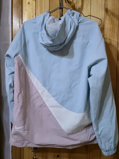 Cortavientos Nike azul y rosado unisex - miniatura 1