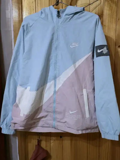 Cortavientos Nike azul y rosado unisex - miniatura 2