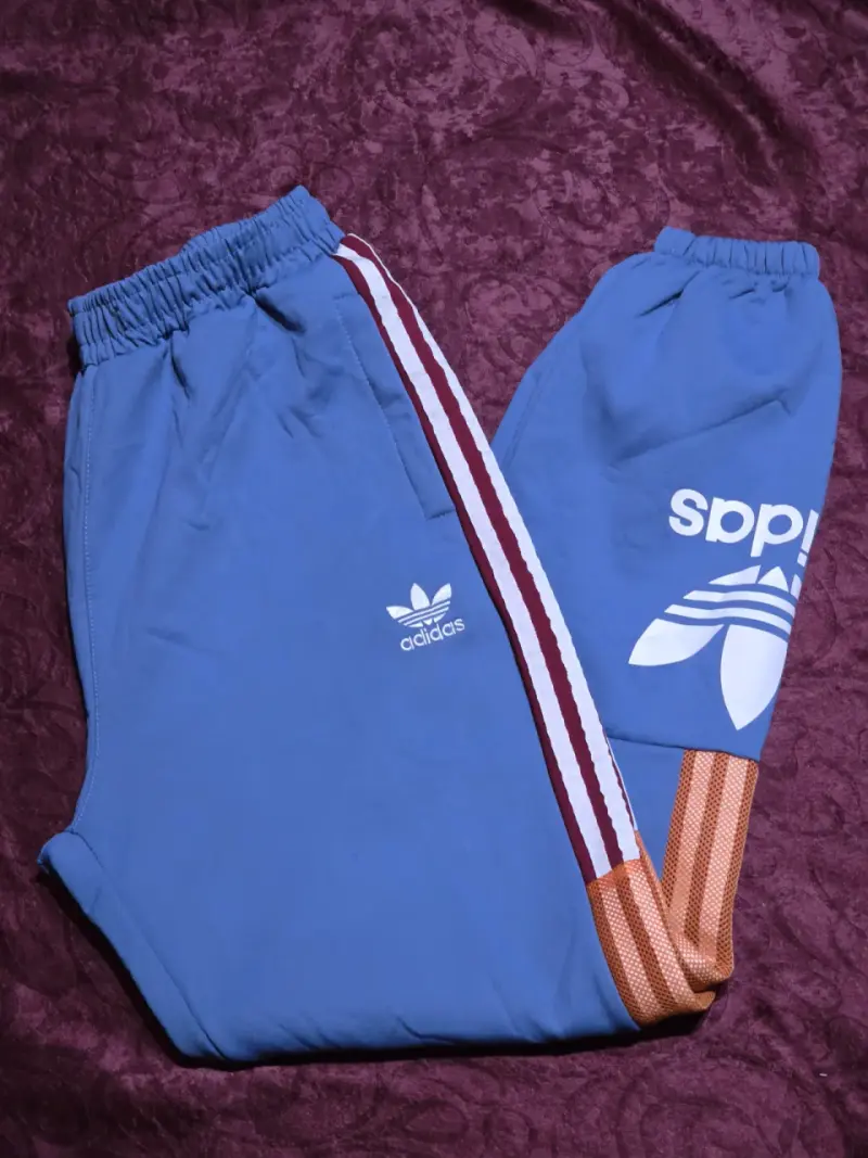 Pantalones deportivos Adidas azules con franjas - 2