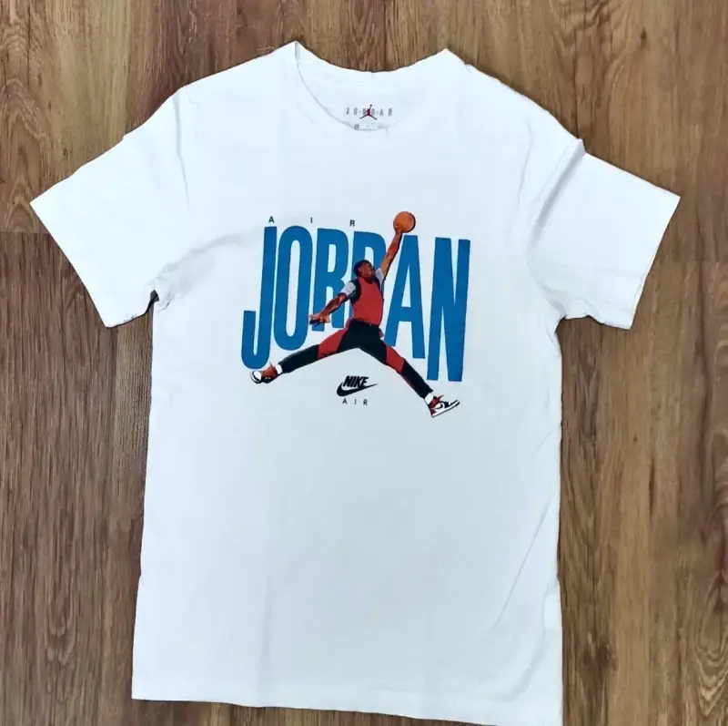 Polera Nike Air Jordan blanca con diseño - 1