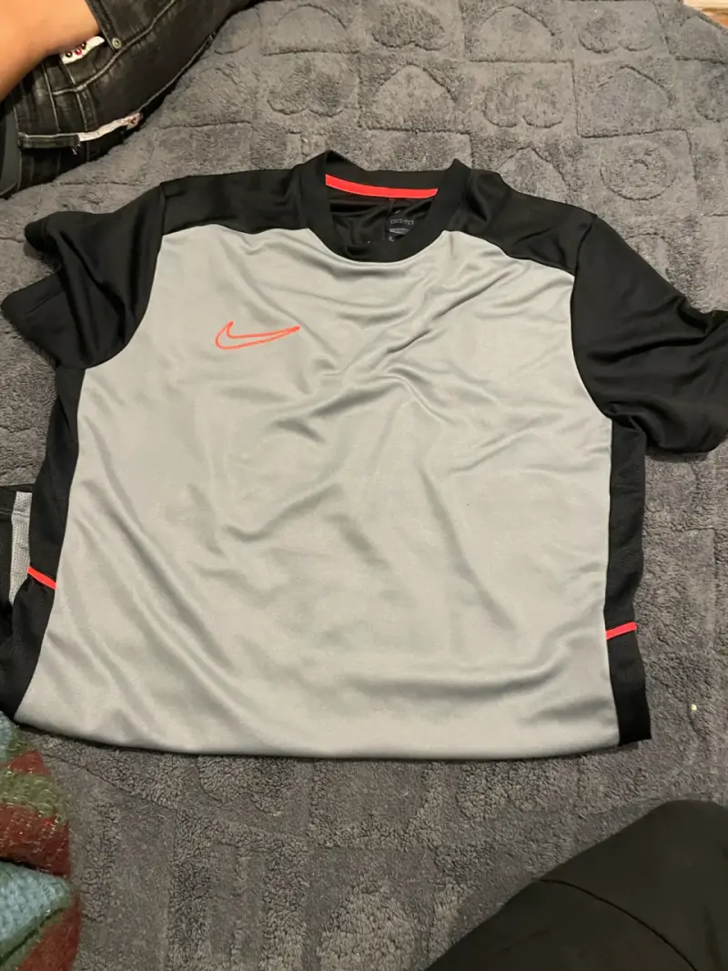 Polera Nike Air Jordan blanca con diseño - 2