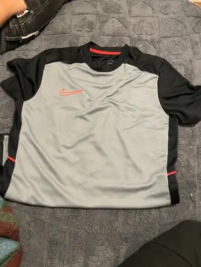 Polera Nike Air Jordan blanca con diseño - miniatura 2