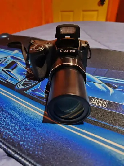 Cámara Canon con lente zoom y flash incorporado - miniatura 1