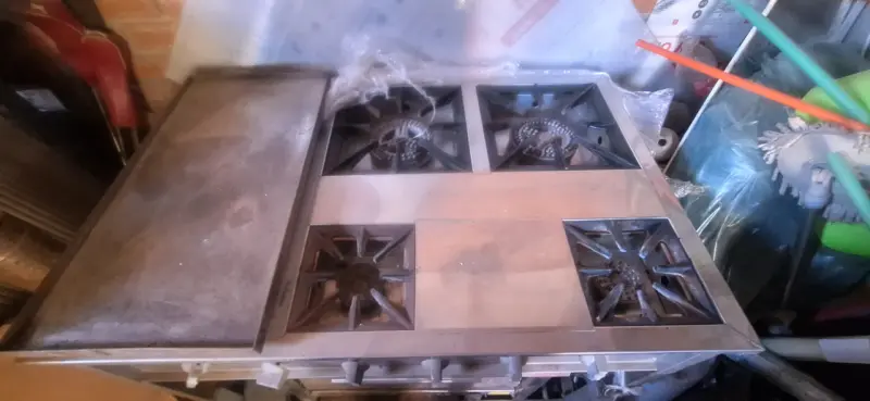 Cocina industrial de acero inoxidable con 6 quemadores - 1