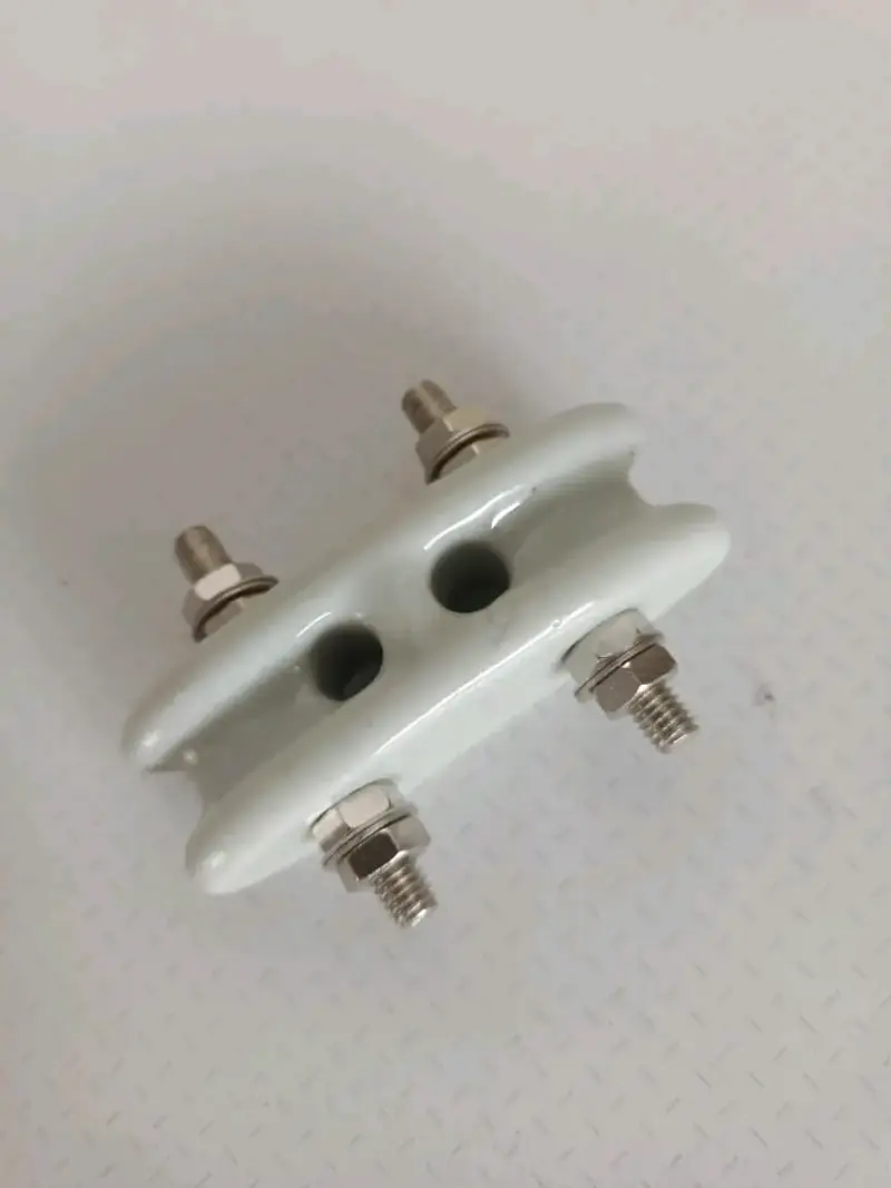 Aislador eléctrico cerámico doble tornillo - 1