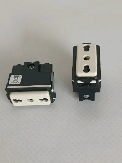 Aislador eléctrico cerámico doble tornillo - miniatura 2