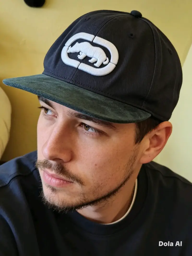 Gorra negra con logo de rinoceronte - 1