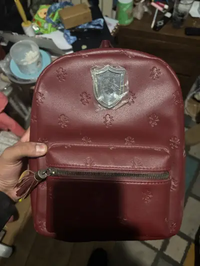 Mochila mini  Gryffindor bordó con escudo - miniatura 1