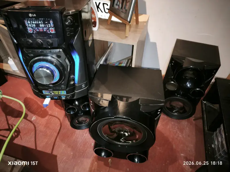 SiSe vende equipo de música marca LG metal bass - 2
