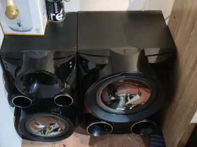 SiSe vende equipo de música marca LG metal bass - miniatura 5