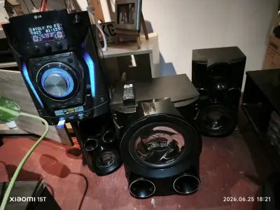 SiSe vende equipo de música marca LG metal bass - miniatura 3