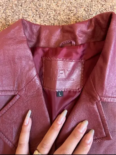 Abrigo de cuero rojo para mujer - miniatura 2