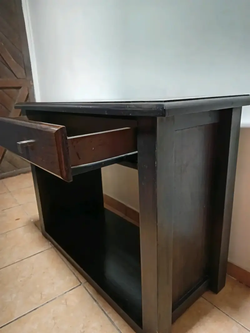 Mesa de madera con cajón estilo rústico - 1