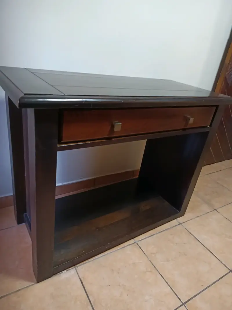 Mesa de madera con cajón estilo rústico - 3