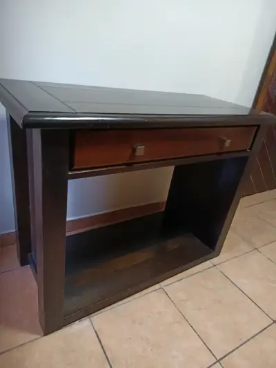 Mesa de madera con cajón estilo rústico - miniatura 3