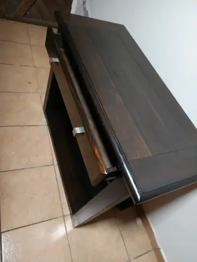Mesa de madera con cajón estilo rústico - miniatura 4